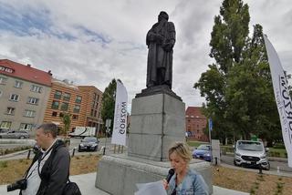 Gorzów: Kapsuła zamurowana pod pomnikiem Mickiewicza. Co wysłaliśmy do przyszłości?  