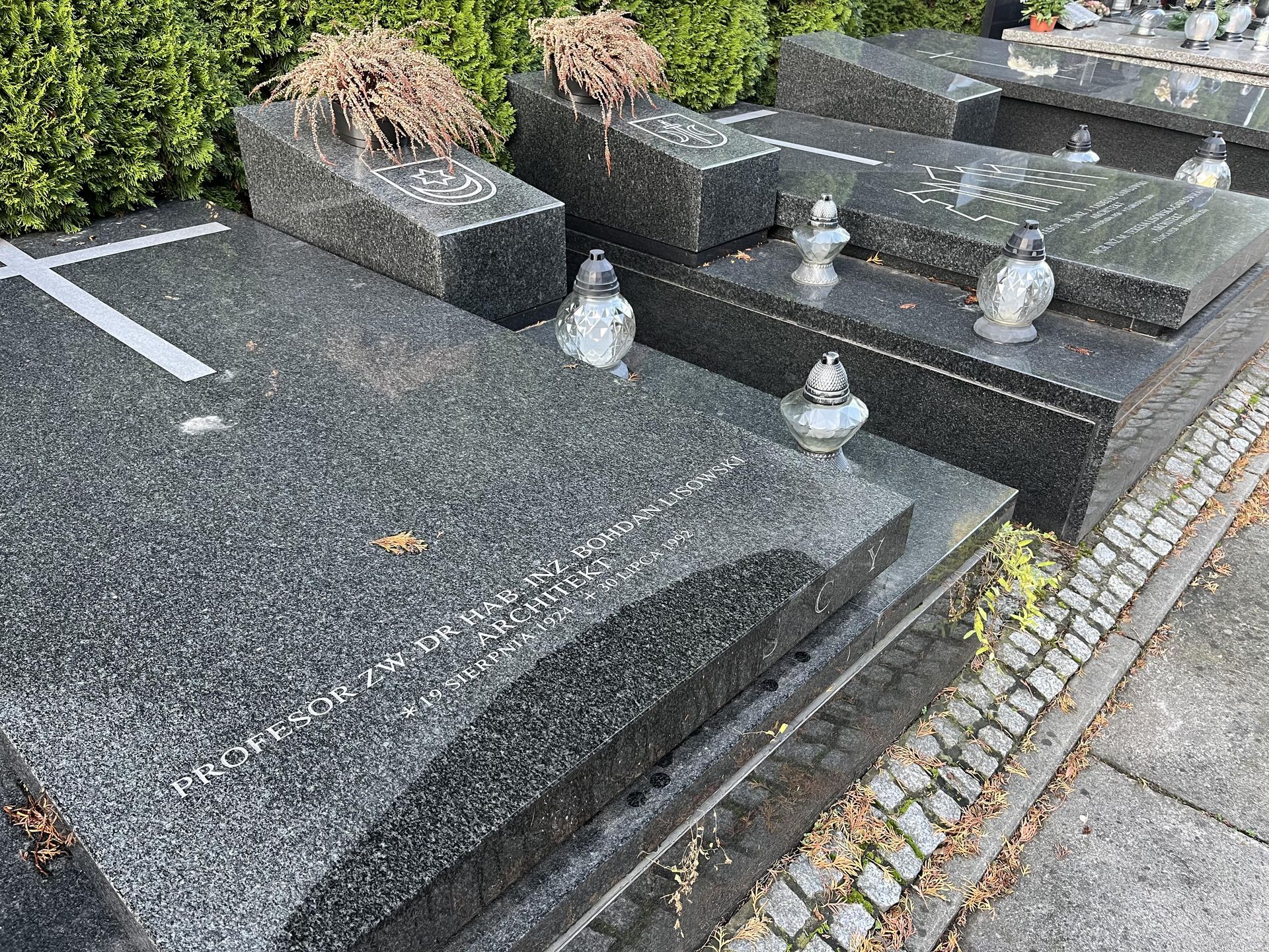 Groby architektów na krakowskich cmentarzach