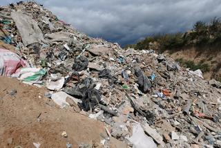 Śmieci z Warszawy trafiały pod Płońsk nielegalnie