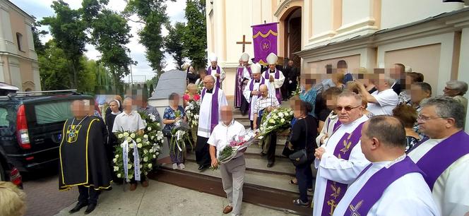 Pogrzeb siostry Janiny Mateusiak, która zginęła w wypadku autokaru w Chorwacji. Parafianie modlą się w intencji zmarłej [RELACJA NA ŻYWO]