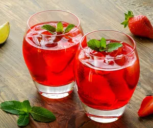 Orzeźwiająca lemoniada truskawkowa: przepis na truskawkowe virgin mojito