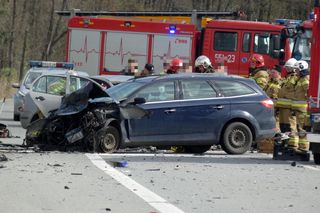 Tragiczny wypadek na krajowej pięćdziesiątce. Wyprzedzała ciężarówkę, nie żyje