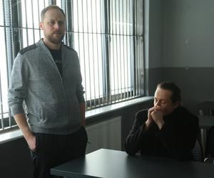 Na Wspólnej odc. 3455. Paweł Wójcik (Grzegorz Kwiecień), Emil (Piotr Ligienza)