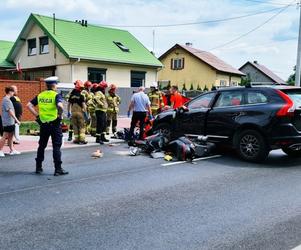 Śmiertelny wypadek na ul. Opoczyńskiej w Tomaszowie Mazowieckim. Nie żyje 54-latek na skuterze