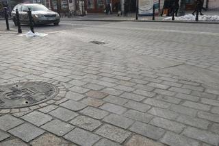 Koniec z nielegalnym postojem taksówek przed Bramą Krakowską. Jest decyzja [AUDIO]