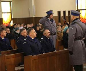 Inspektor Dariusz Krzesicki odszedł na wieczną służbę. Ostatnie pożegnanie zmarłego policjanta