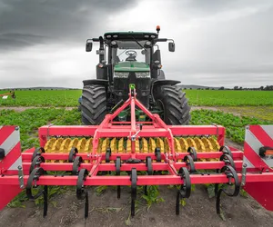 Ciągnik wlókł ją po polu. Zaskakująca przyczyna śmierci 31-latki spod Mławy!