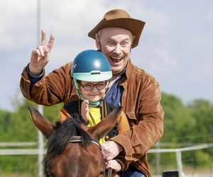 Kowboj o kulach. Tak Olbrychski wraca do zdrowia po operacji
