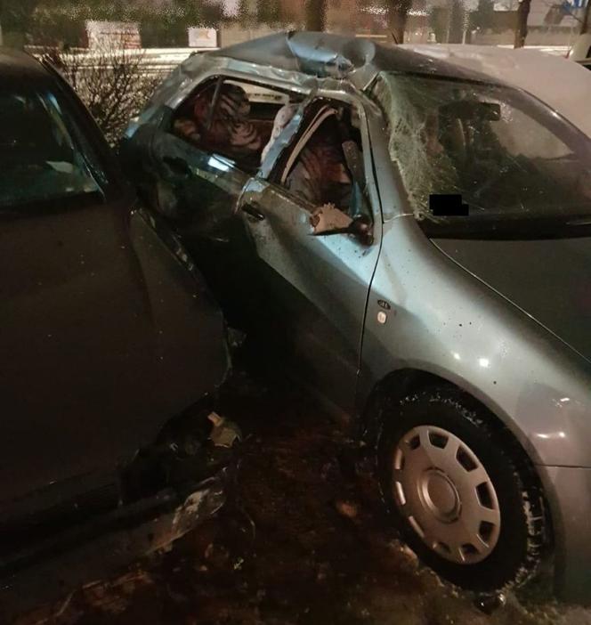 Pijany 41-letni bełchatowianin leciał autem w powietrzu. Rajd zakończył na drzewie i zaparkowanych autach