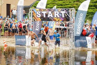 Będą biegać, jeździć na rowerze oraz pływać.  Przed nami triathlon w Kozienicach 