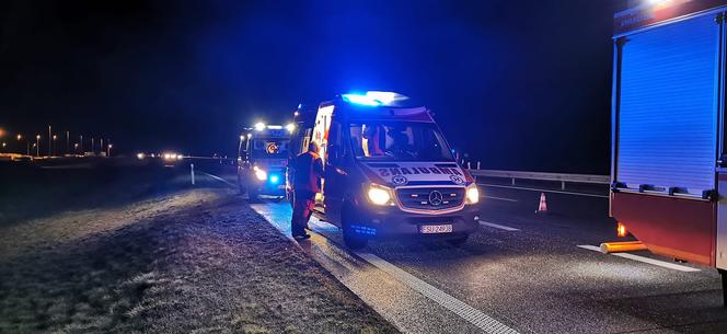 Dachowanie BMW na autostradzie A2. Lubuskie służby na miejscu