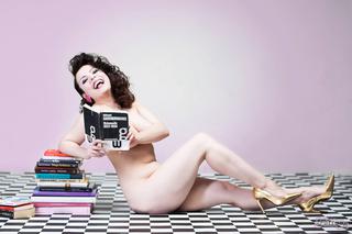 Będą czytać literaturę nago. Naked Girls Reading wracają do Warszawy