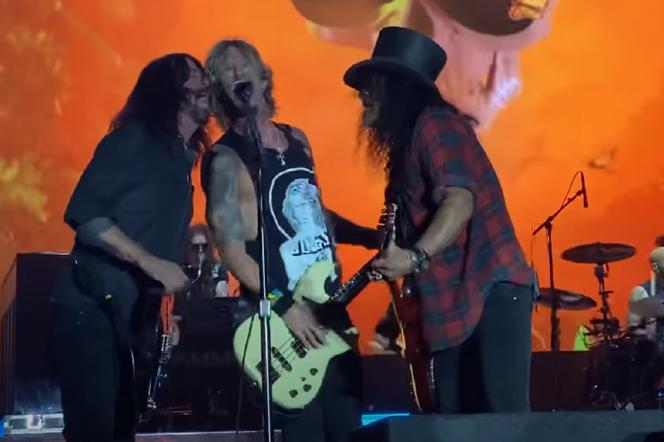 Guns N' Roses zaprosili na scenę Dave'a Grohla, jednak organizator odłączył prąd!