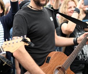 Gitarowe granie z zespołem Dżem na Rynku w Katowicach