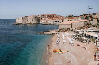 Niebezpieczne morskie stworzenia w Chorwacji. Poparzeni turyści uciekają z plaż