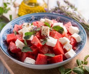 Orzeźwiająca sałatka z arbuzem. Doskonała nie tylko na grilla