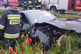Ferrari rozbite na drodze krajowej nr 45 w Gaszynie 