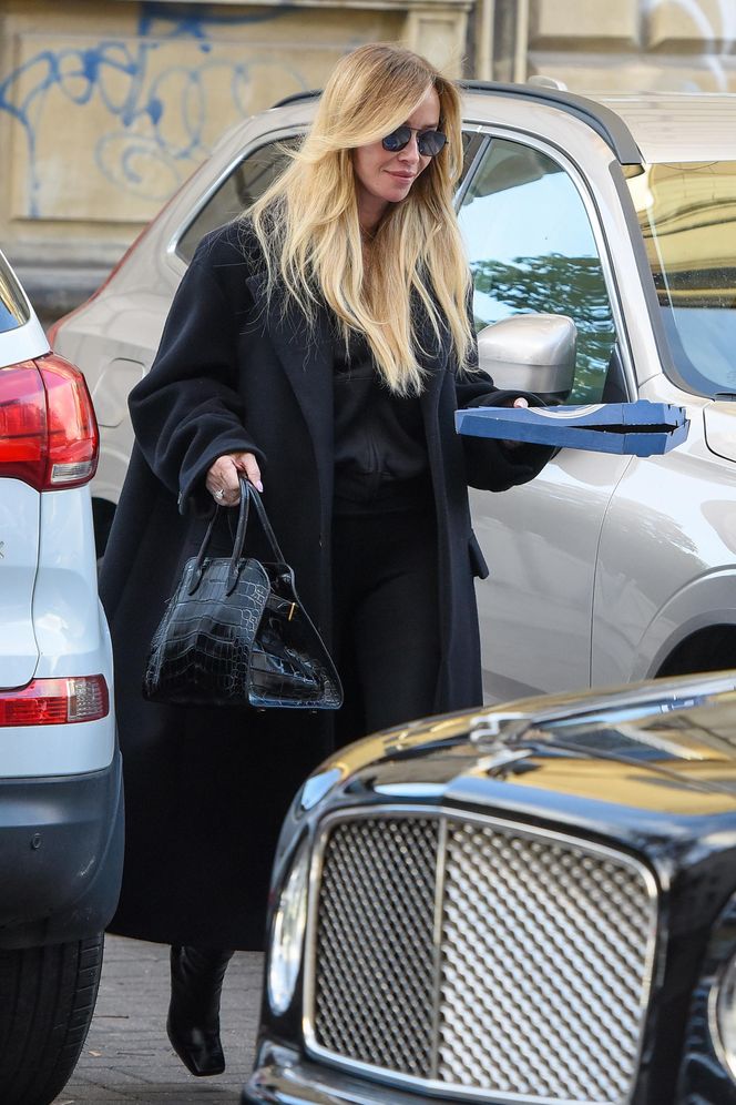 Joanna Przetakiewicz Bantleyem po pizzę