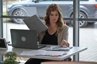 Pierwsza miłość: Artur i Berenika, gdy nikt nie patrzy, nie potrafią pohamować namiętności. Czy jednak faktycznie nikt nie patrzy?