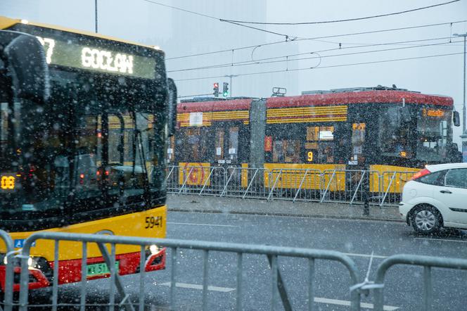 Cięcia w komunikacji miejskiej w Warszawie. Zniknie wiele autobusów