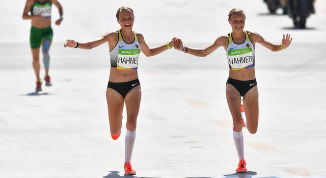 Rio 2016: Bliźniaczki ukończyły maraton trzymając się za ręce. Ich federacja ostro krytykuje