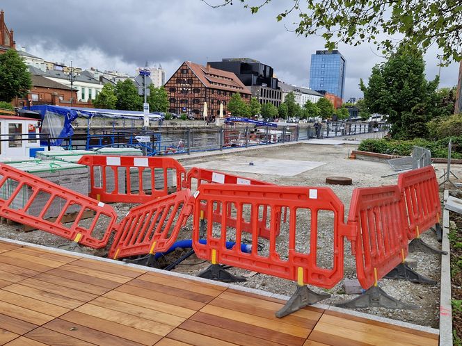 Rybi Rynek w Bydgoszczy niemal gotowy. Eleganckie nabrzeże już cieszy oczy!