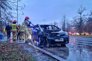 Toyota nagle stanęła w ogniu. W środku rodzina z dziećmi!