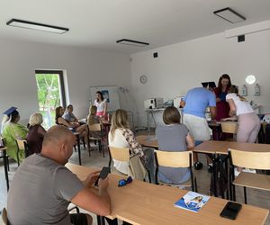 Wakacyjny patrol Eska Summer City w olsztyńskim oddziale Szkoły Policealnej Pascal