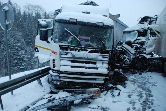 Zderzenie tirów w Komborni na Podkarpaciu