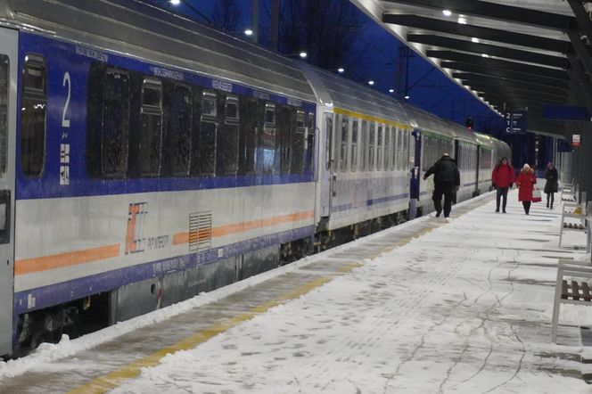 Atak zimy w Polsce. Kilkanaście pociągów miało ogromne opóźnienia