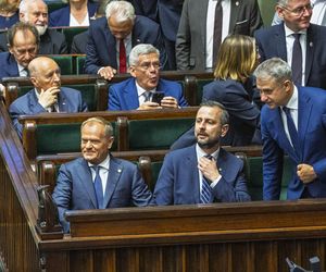 Rząd naradza się nad CPK i mrożeniem cen prądu