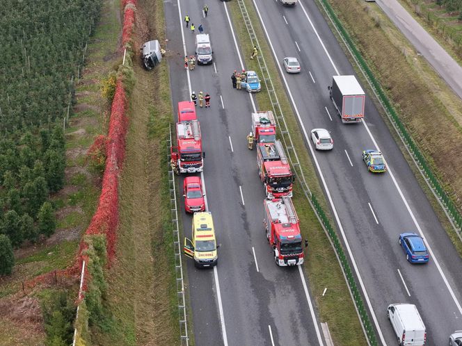 Wypadek busa na S7 pod Grójcem. 11 osób rannych, w akcji śmigłowiec LPR