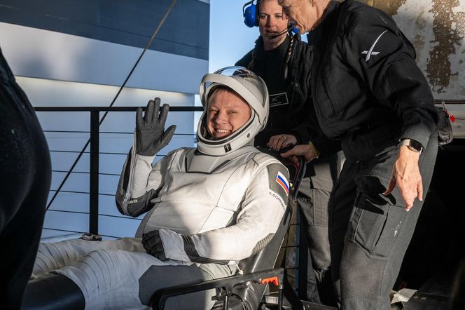 Uwięzieni w kosmosie astronauci wrócili do domu