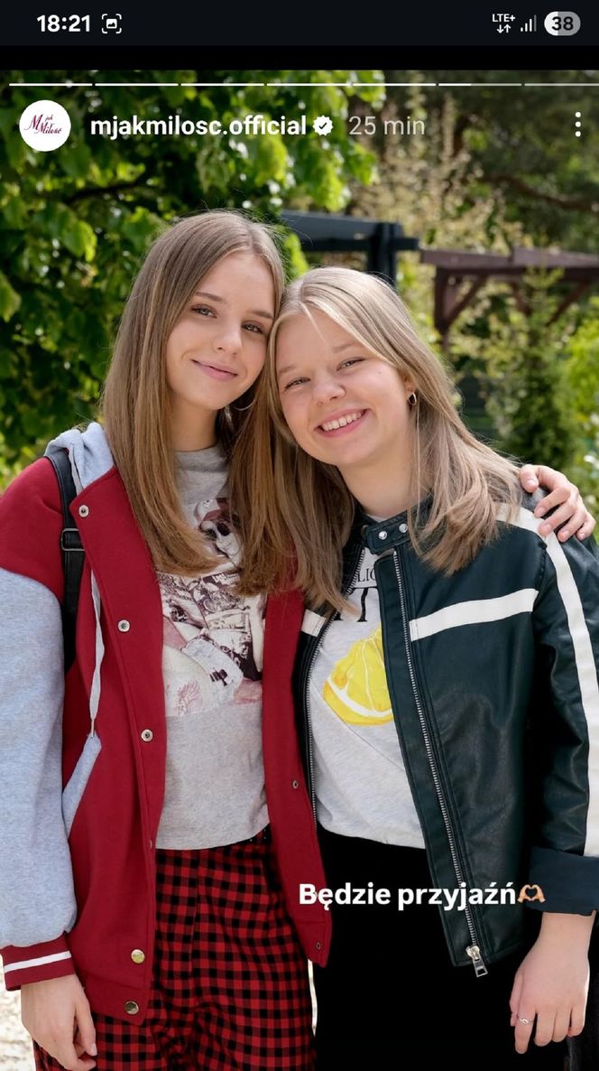 M jak miłość nowy sezon po wakacjach. Lenka (Olga Cybińska), Sara (Nadia Smyczek)