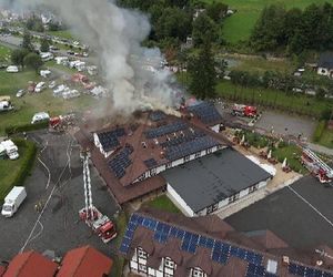 Pożar hotelu w Wiśle. Strażacy walczą z żywiołem