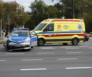   Zderzenie radiowozu z autem na Białołęce. Jeden policjant do szpitala