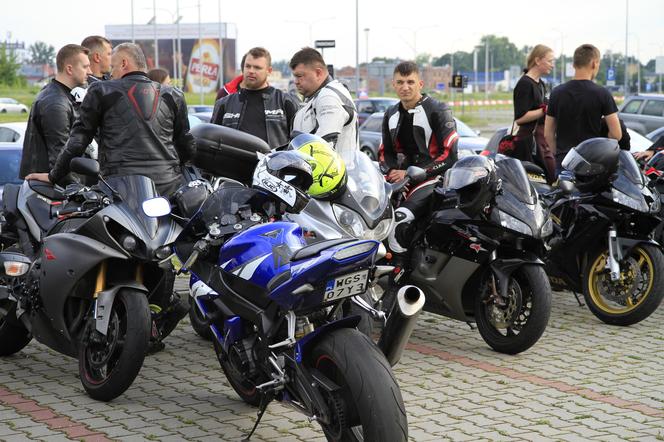 Przed Areną Lublin symbolicznie pożegnano dwójkę tragicznie zmarłych motocyklistów