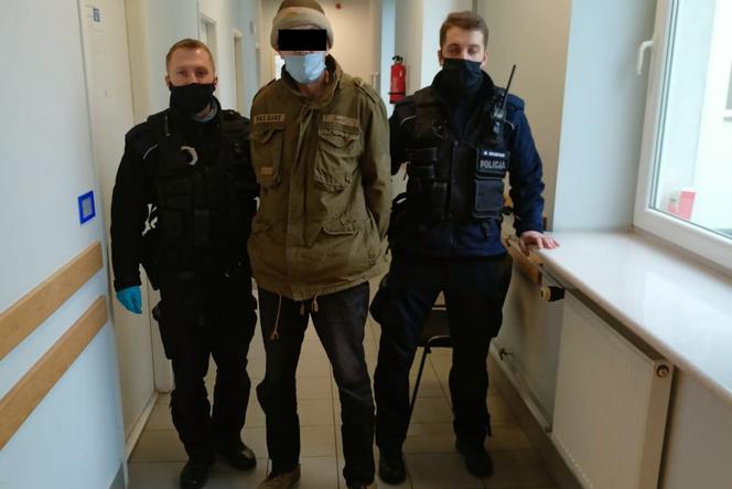 Rzucał odpalonymi fajerwerkami pod nogi spacerujących po osiedlu 