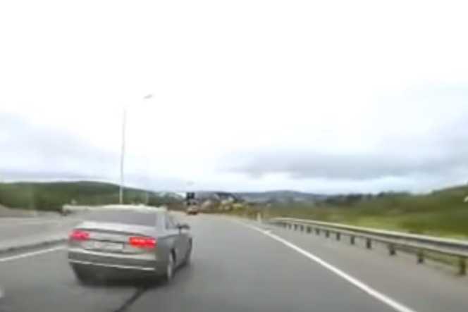 Rozbił Audi A8 przy 200 km/h. Tragiczny wypadek w Rosji