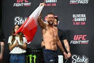 Dotkliwa porażka Mateusza Gamrota w UFC. Legendarny Charles Oliveira zrobił z nim, co chciał