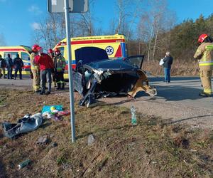 Potworny wypadek pod Siedlcami. Auto rozpadło się na pół!