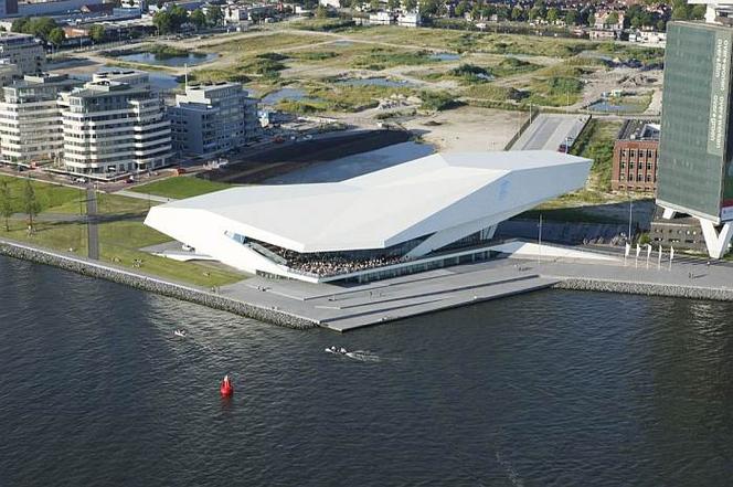 Instytut Filmowy Eye w Amsterdamie. Projekt budynku: Delugan Meissl Associated Architects