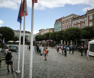 Manifestacja przeciwko niechęci do imigrantów w Lesznie 