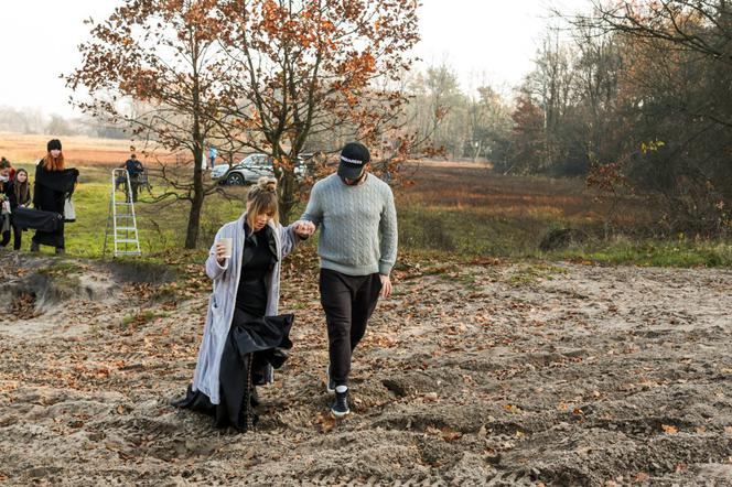 Doda Dorota Rabczewska wpada w objęcia ukochanego. 