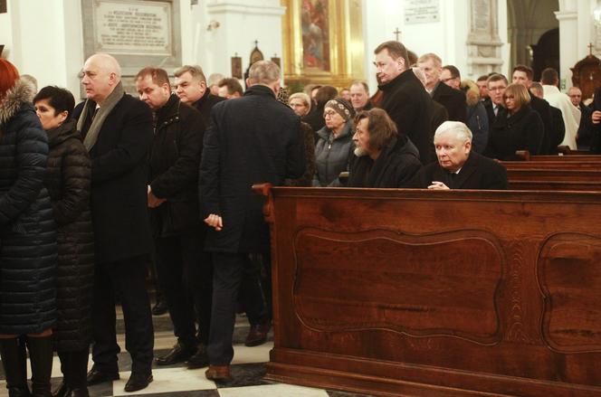 Jarosław Kaczyński na mszy świętej w intencji matki Jadwigi Kaczyńskiej