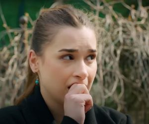 Policja znajduje ciało porywacza Ragipa i przychodzi po Melis. Ta chwyta za broń! Szybko okazuje się jednak, że to tylko zły sen Feraye.