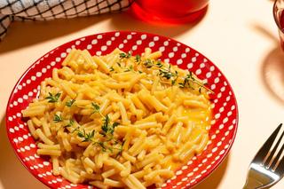 Jak zrobić Mac and Cheese? Danie z makaronem i serem podbija podniebienia Polaków