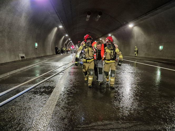 Ćwiczenia ratownicze na zakopiance. Tunel pod Luboniem Małym był zamknięty