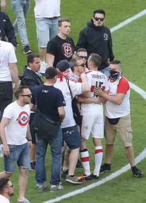 Kibice VFB Stuttgart wtargnęli na murawę