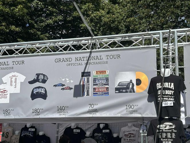 Ceny merchu na koncercie Kendricka Lamara. Tyle trzeba zapłacić za koszulki, bluzy i inne gadżety